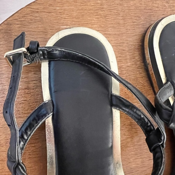 𝅺aldo Women’s Black and Gold Sandals Size 8.5 - Picture 3 of 3